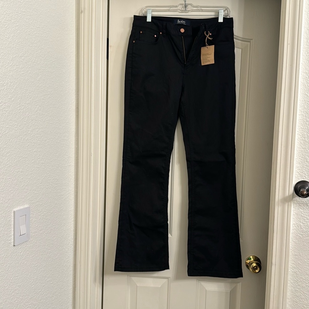 New with some tags Biden Black Jean size 14. Beautiful jeans,